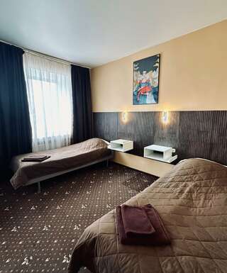 Гостиница Корела Приозерск Трехместный номер с видом на город-1